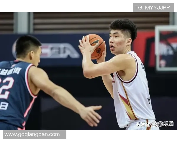 余嘉豪的成长之路与未来展望：从青涩少年到篮球新星的蜕变与奋斗