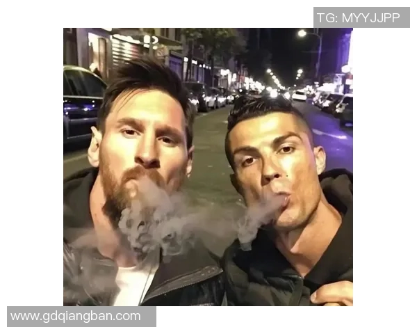 足球明星的时尚生活与穿搭风格揭秘让你领略球场外的魅力与个性